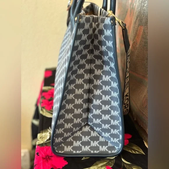 MICHAEL KORS - Mirella Large Striped Logo Jacquard tote bag